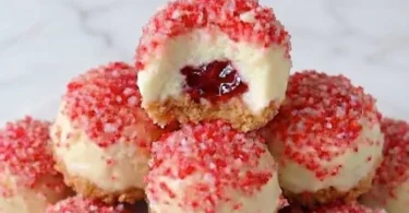Delicious strawberry cheesecake bites with a crunchy topping
