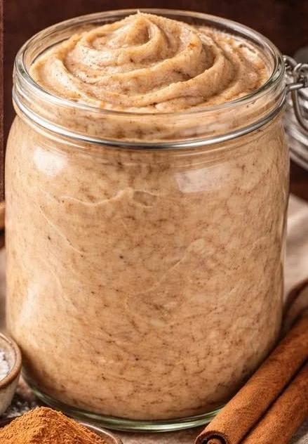 Texas Roadhouse-style cinnamon honey butter served with bread rolls