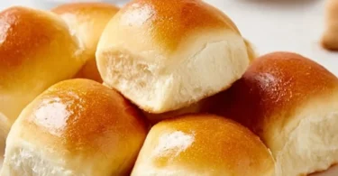 Freshly baked Texas Roadhouse Rolls served with cinnamon butter
