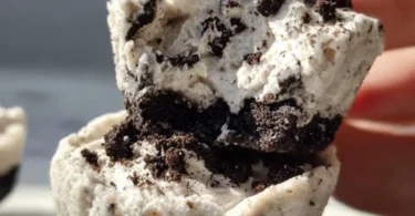 Healthy no-bake Oreo cheesecake bites on a decorative plate
